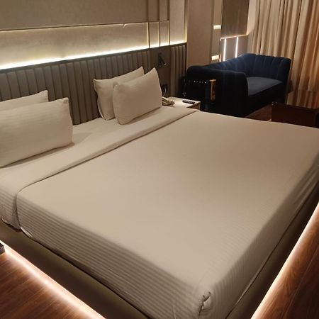The Galgotias Hotel Gurugram Гургаон Экстерьер фото