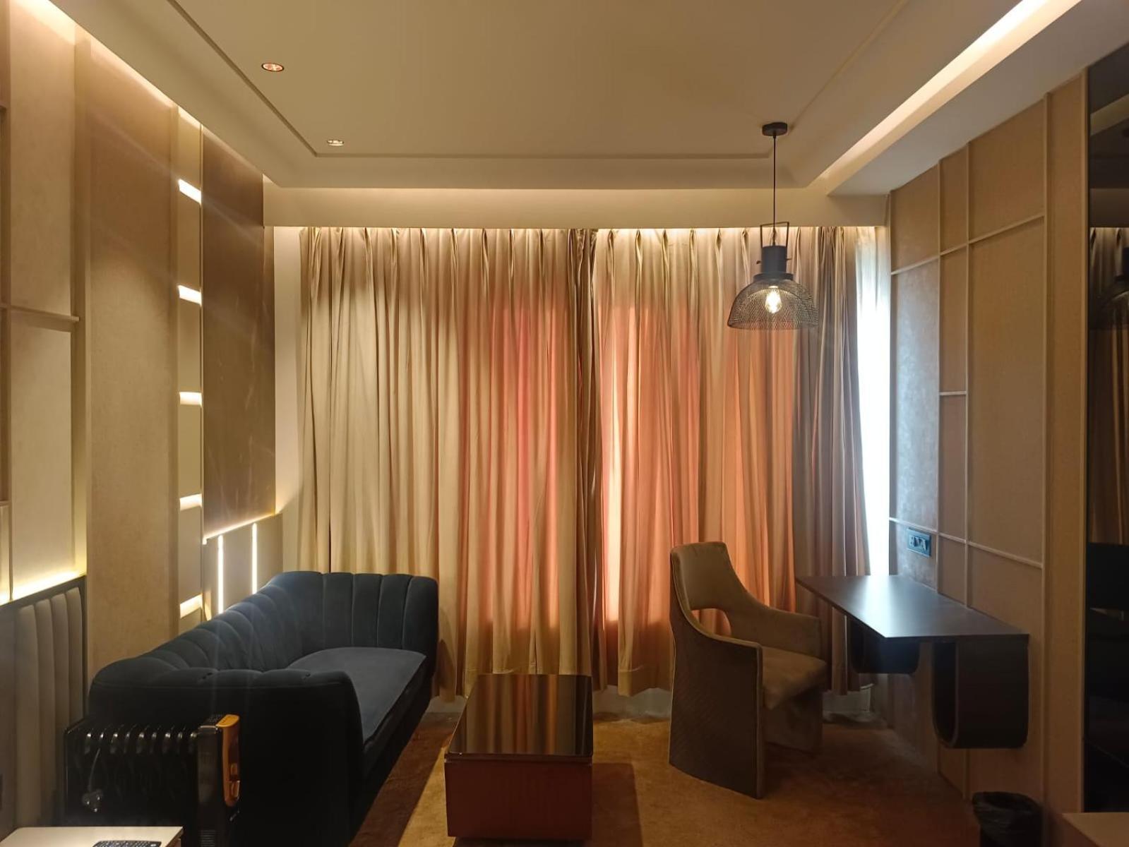 The Galgotias Hotel Gurugram Гургаон Экстерьер фото