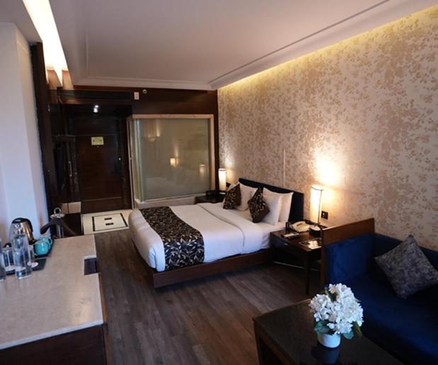 The Galgotias Hotel Gurugram Гургаон Экстерьер фото